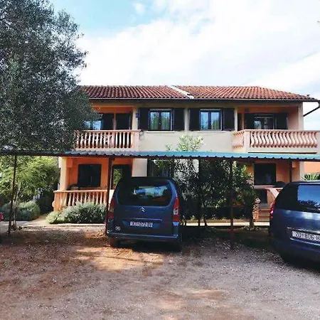 Two-bedroom 2 Daire Ždrelac